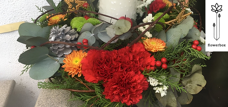 Charming Christmas floral decor inspired by holiday joy