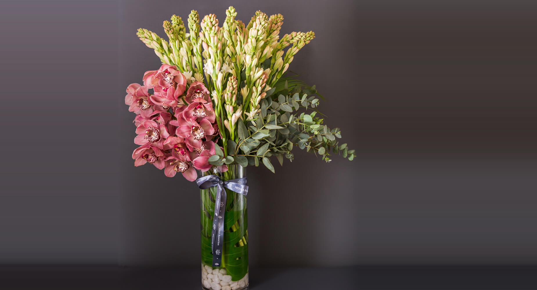 Decorative flower vase designed with vibrant fresh flowers