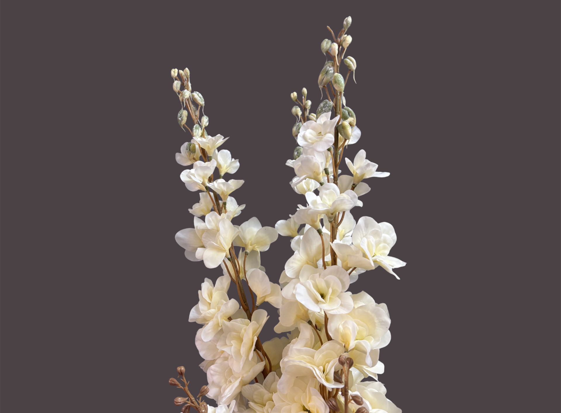 Faux flowers stem designed to look realistic for long-lasting décor