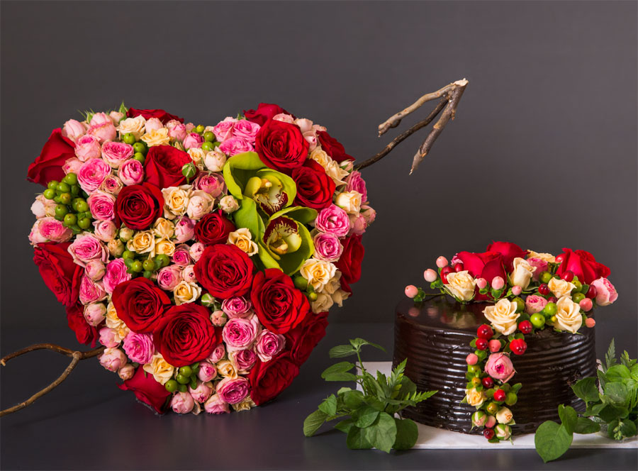 Luxury floral cake decorations crafted with premium flowers